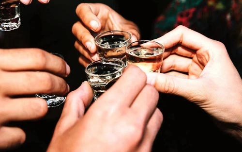 中国式酒桌座位的正确顺序图，终于有答案了